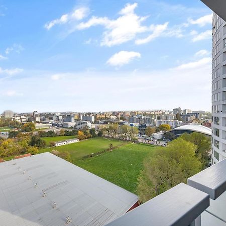 Apartman V III Veziach S Vyhladom, Pri Stadione A S Garazou Zadarmo Bratislava Exteriér fotografie